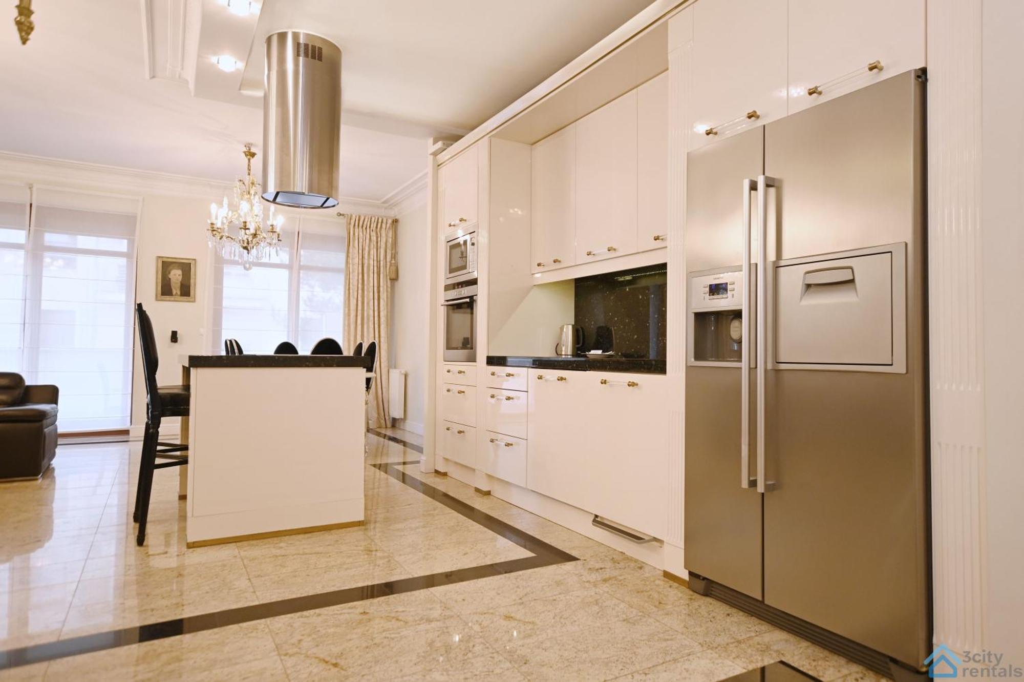 Large And Luxury 3city In With Two Balconies By Renters Апартаменти *