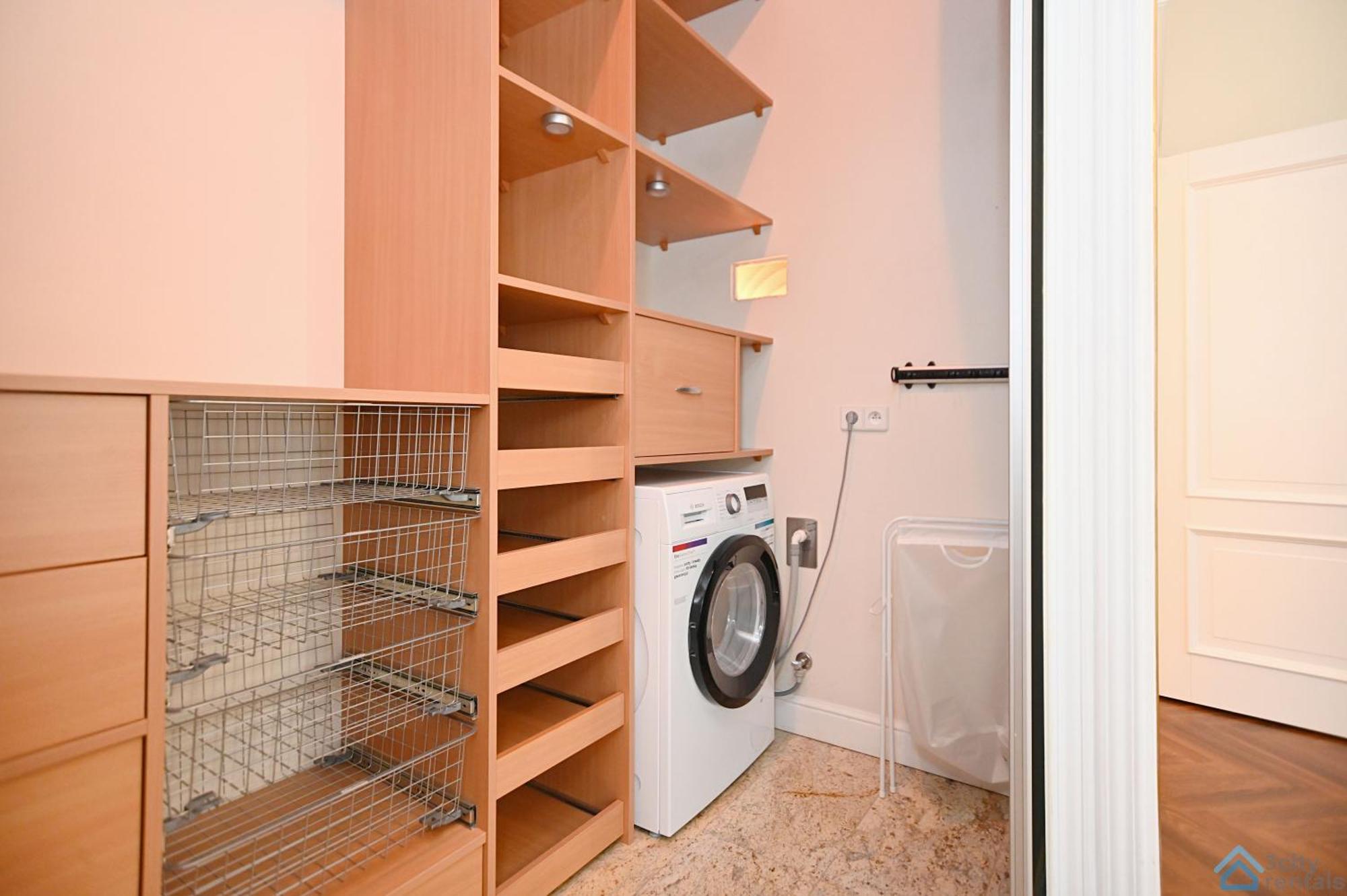 Apartment Large And Luxury 3city In With Two Balconies By Renters *